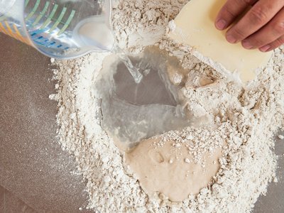 Sauerteig Mehl und Wasser